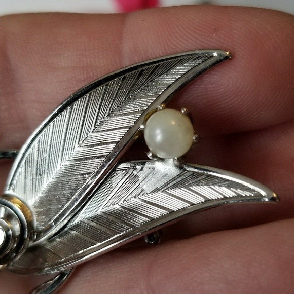 Relisted -Vintage leaf brooch silver tone pearl - Picture 8 of 10
